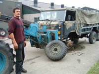 Here is Ron. We needed his forklift truck for lifting the 101. We've removed the propshafts, because it won't move for one inch!
