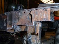 All rotten metal is removed. The inside is still perfect after 27 years. Have look at all the paint Land Rover has used on the inside of the chassis ;-)