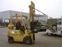 Here comes Arend with the cab. An exiting moment! Will the cab fit over the engine and the radiator?