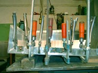 Fitting the innerplate in the nose. John advised me to use these clamps.