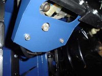 We used the original mounting plate for the wipermotor. We replaced the old motor with a Defender one.