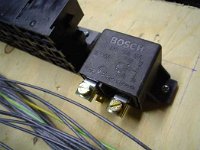 For the main power we use a heavy duty relais, so not al the power goes through the ignition switch.