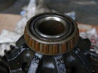 Bearing from the rearaxle diff. Don't looks very good to me. Next job: order new ones and fitting....
